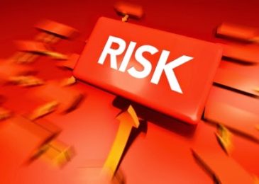 Rủi ro tỷ giá và rủi ro về tính thanh khoản