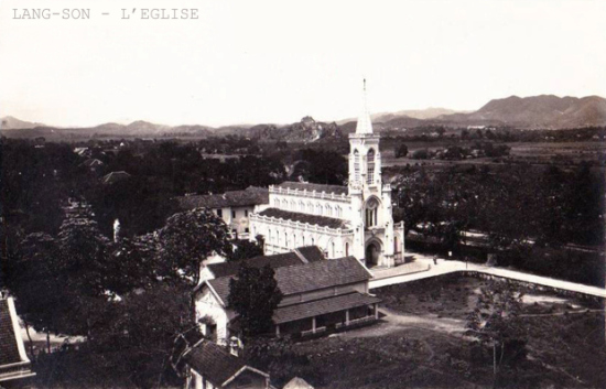 Nhà thờ ở Lạng Sơn. Thành phố trước đây có tên là Thị xã Lạng Sơn và trở thành thành phố vào năm 2002, là đô thi loại III. Giáo phận ở đây phát triển khá mạnh với rất nhiều nhà thờ.