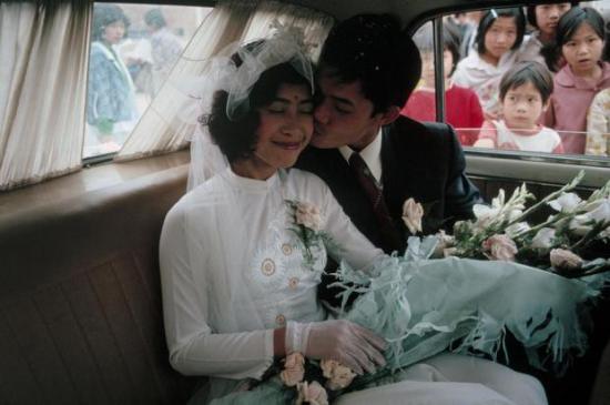 Một đám cưới. Hà Nội 1989. Ảnh: David Alan Harvey